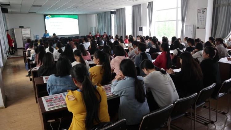 武汉市第二卫生学校心理座谈会
