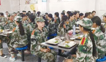 邵阳市通达职业技术学校食堂环境