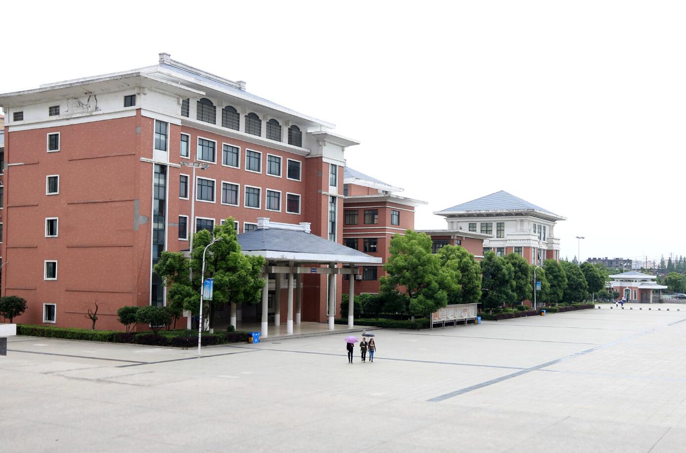 荆州市机械电子工业学校怎么样、好不好
