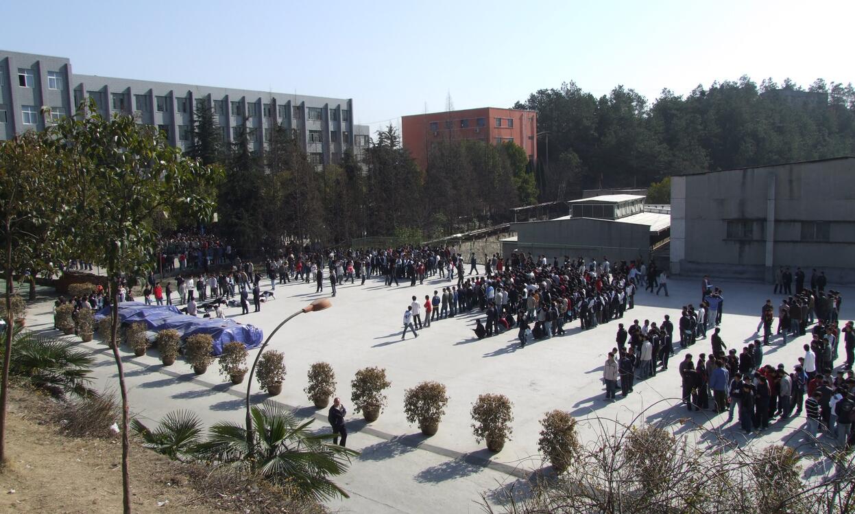 东风汽车公司高级技工学校环境图