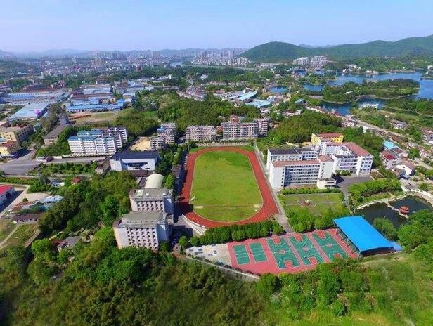 赤壁市职业教育（集团）学校环境图