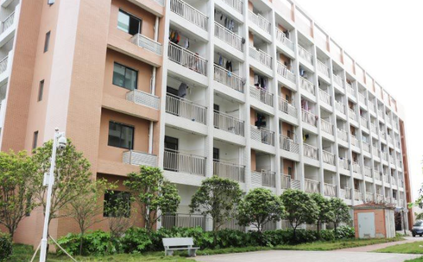 湖南长沙艺术学校宿舍外环境