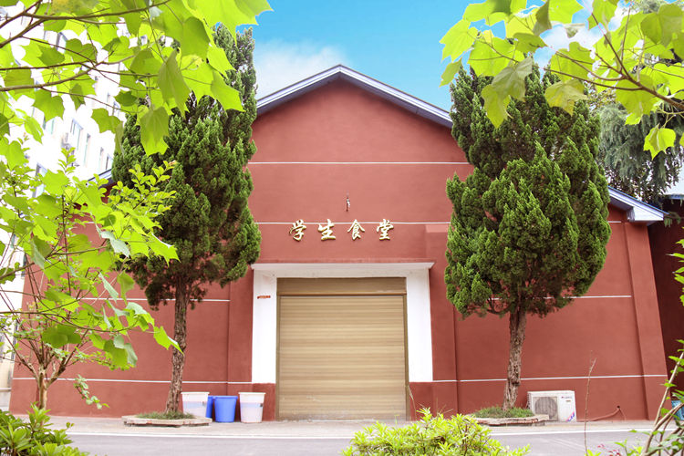 长沙科技工程学校食堂环境