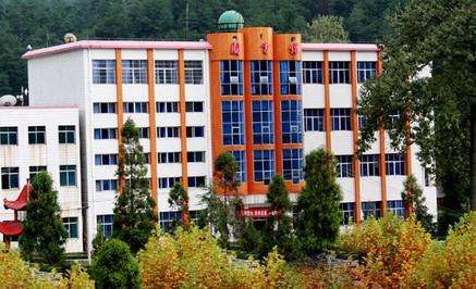 黔南民族卫生学校环境图