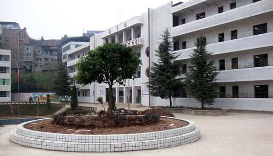 平昌县笔山职业中学学费、大概收费是多少