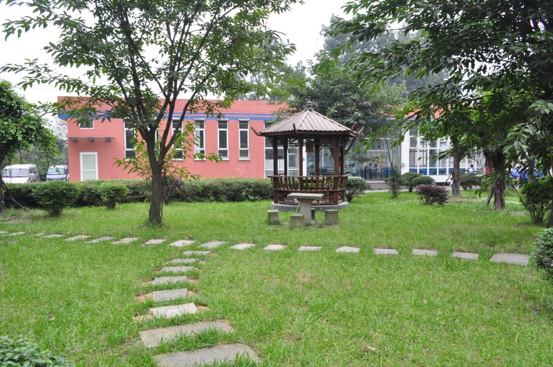 成都市洞子口职业高级中学