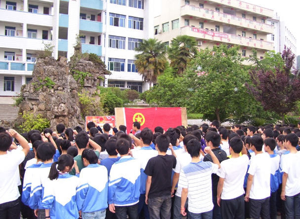 四川省南部县升钟职业中学学费、大概收费是多少