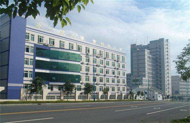 每个学校在招生期间都有招生要求以及招生对象，学生只有符合该校的招生要求及相应招生范围才能报读该学校。下面是四川省攀枝花卫生学校的招生要求以及招生对象；仅供大家选校参考。 四川省攀枝花卫生学校招生要求 2.五官端正，身体健康，无残疾，无色盲，色弱，脊柱无明显侧弯，无驼背，面部无记性。 3.报读定向就业类的学生要求：五官端正，形体匀称，形象气质佳，身体健康，无传染病，无精神病史：无“X”型腿，“O”型腿，纹身等形体特征。身体裸露部分无疤痕，无腋臭，嗅觉正常，无色盲，无色弱。 四川省攀枝花卫生学校招生对象 1.应、往届初中及以上学历毕业生或具同等学历者;