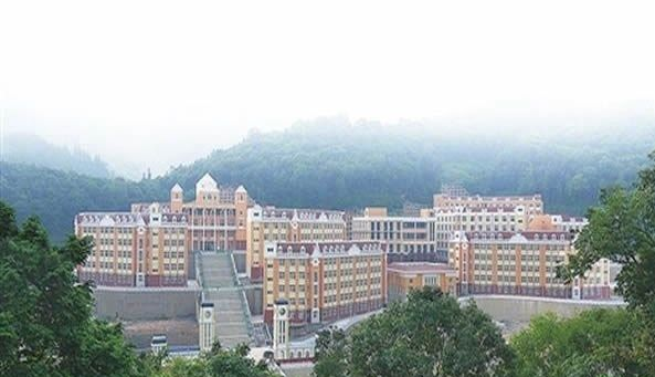 麻栗坡县民族职业高级中学环境
