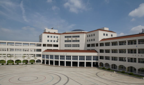 上海市奉贤中等专业学校是一个怎样的学校