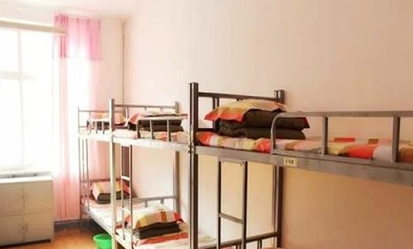 大荔县职业教育中心寝室环境