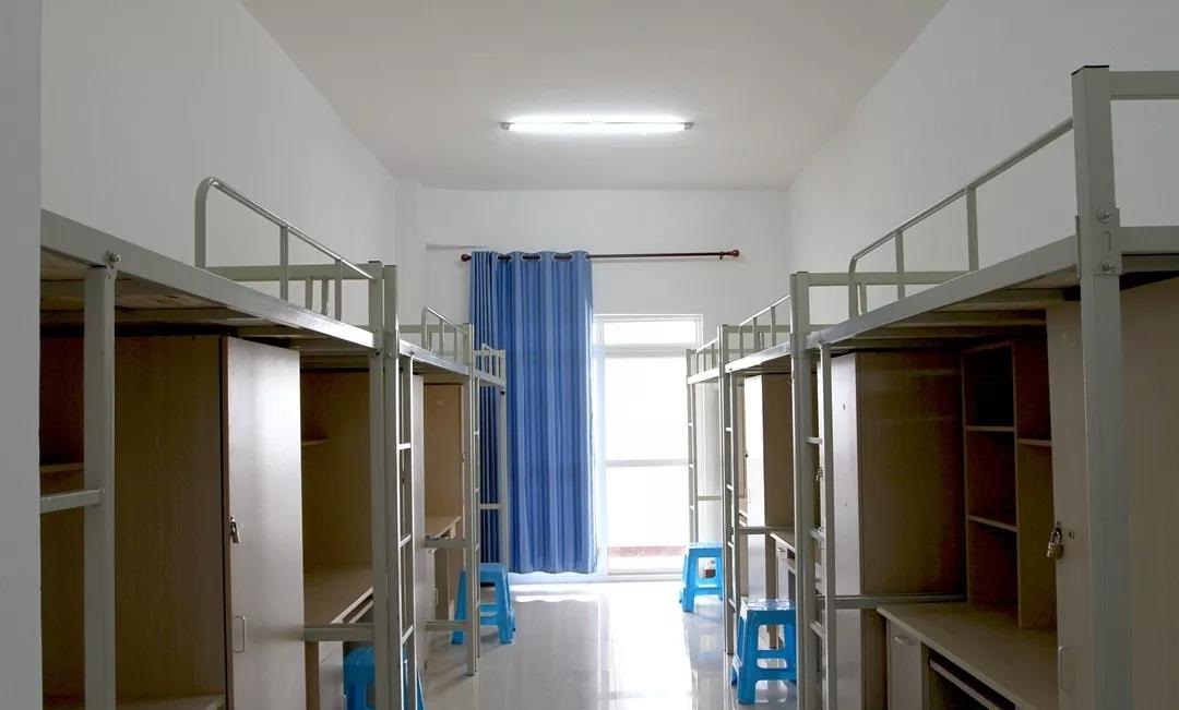 府谷县职业中等专业学校寝室环境