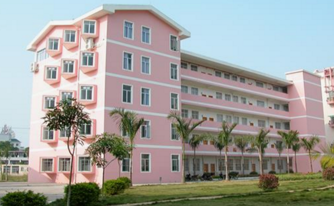 宾阳县职业技术学校，是一所融职业高中、职业中专、综合高中及短期培训于一体的区级示范性职业学校。
