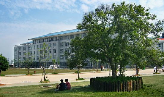 广西钦州商贸学校 广西钦州商贸学校