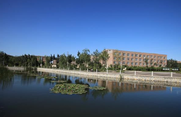 学校与省内外多所著名院校（即西安陆军学院、解放军信息工程大学等）联合办学，形成了多元化的办学格局。