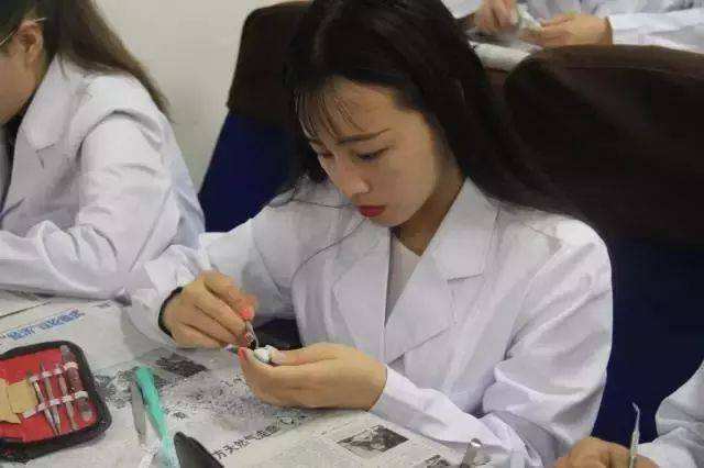 2020年重庆的卫校有哪些科目