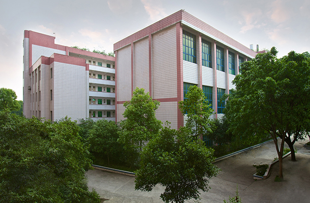 2020年读重庆中专学校要分数吗