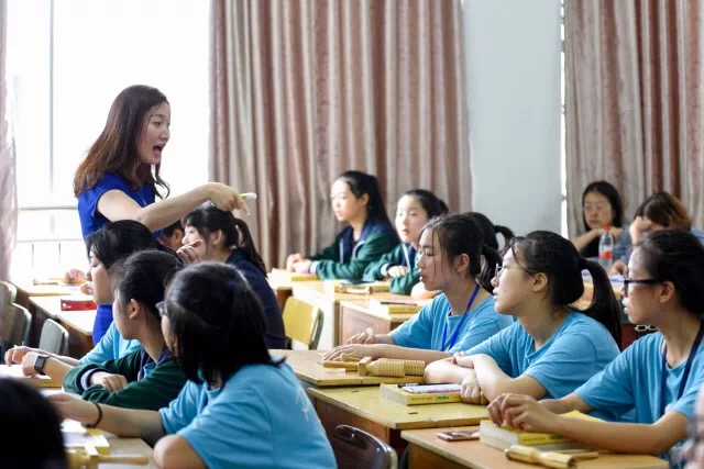 重庆女生学什么幼师学校好