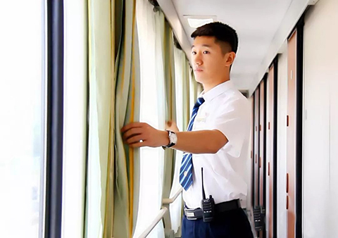 重庆轻轨学校哪些专业最适合男生？