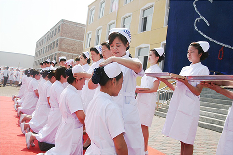 重庆哪个卫校可以升大学？