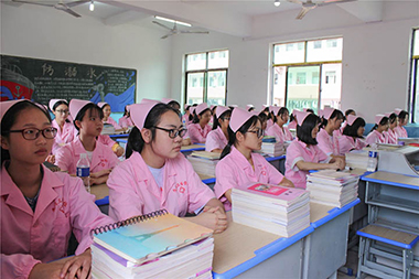鹰潭卫生学校